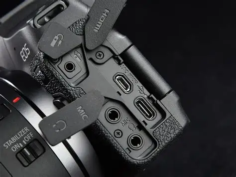 影像之匠-佳能R8侧面接口