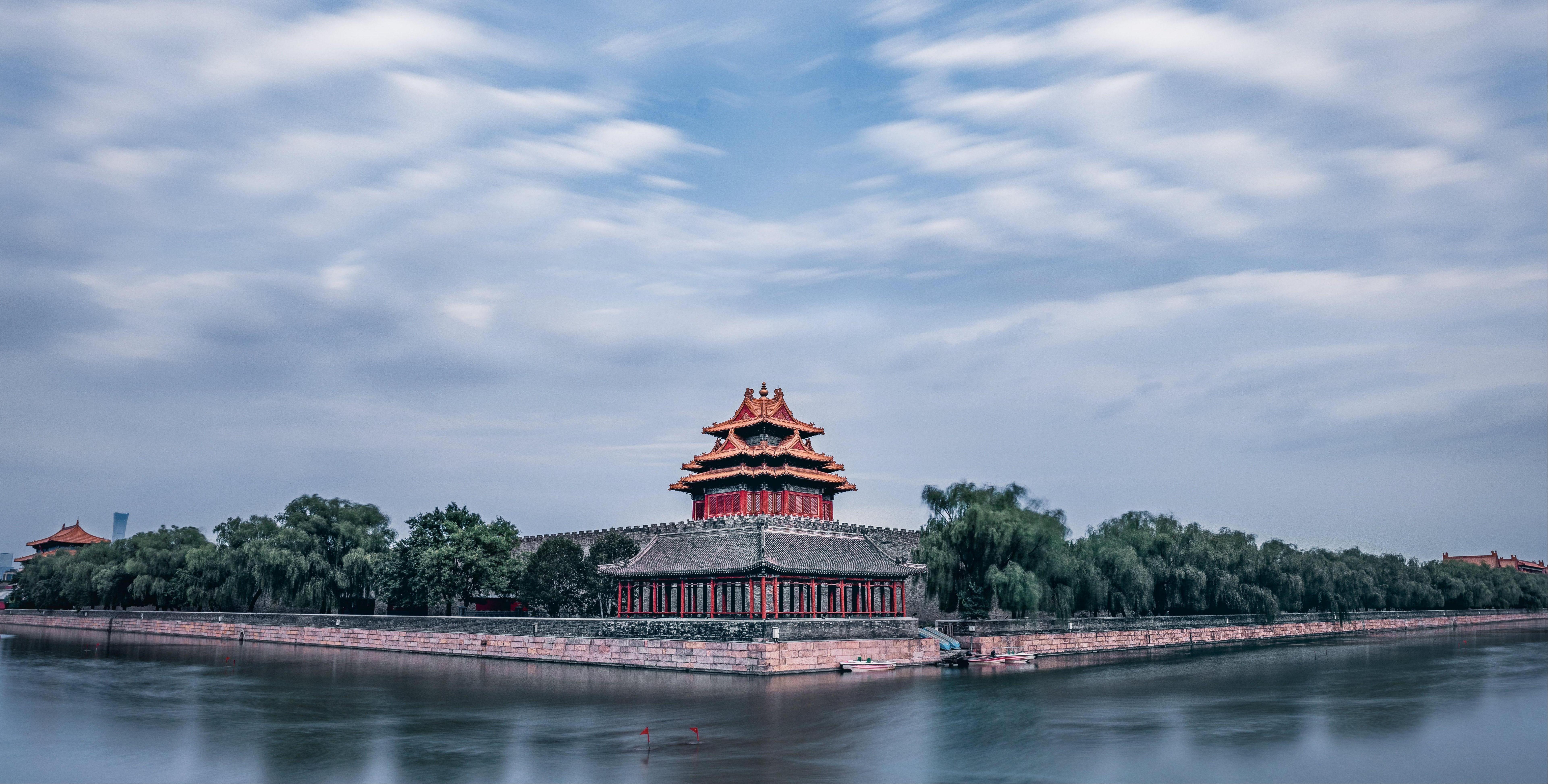 建筑垂直与水平校正前后对比示意